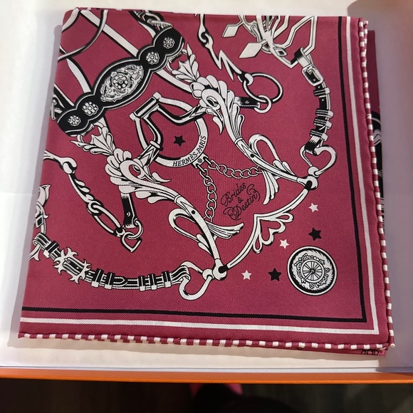 Hermes Bandana - Picture 1 of 3